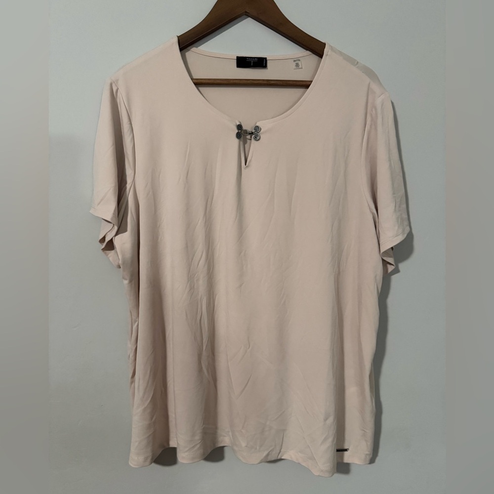 Tahari - Cream Stretch Fabric Top